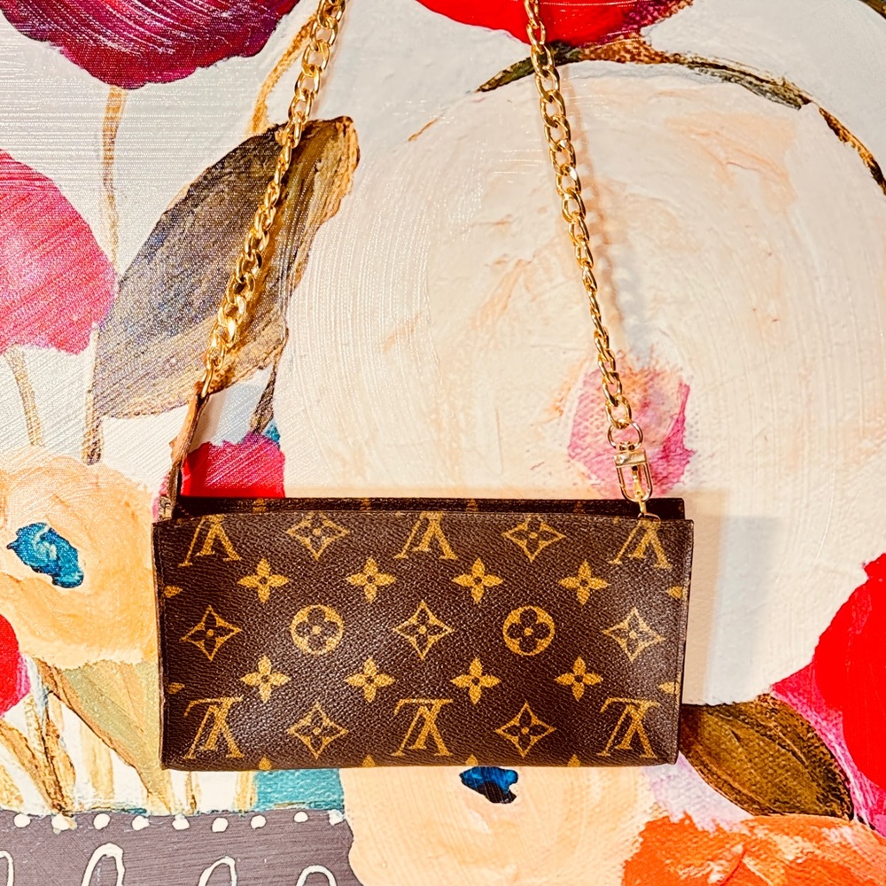 Louis Vuitton Brown Monogram Clutch with Gold Chain Size 8 this fit a smart ph - Picture 3 of 15